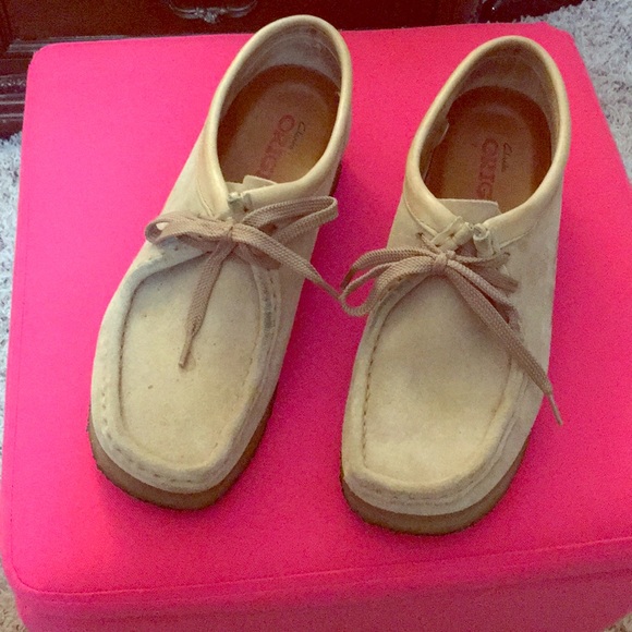 clarks wallabees size 9